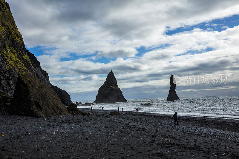 维克的 Reynisdrangar 玄武岩海迹